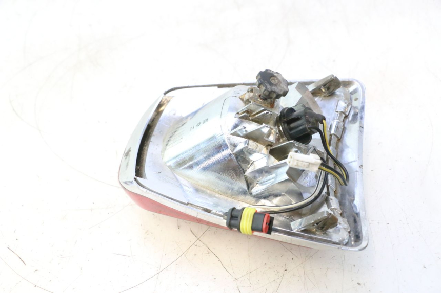 photo de FEU ARRIERE PIAGGIO VESPA PRIMAVERA 2T 50 (2013 - 2018) - Pièce contrôlée