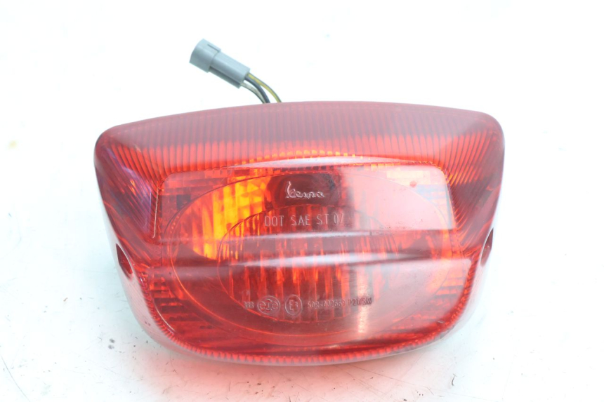 photo de FEU ARRIERE PIAGGIO VESPA S 2T 50 (2007 - 2014) - Détail de la pièce