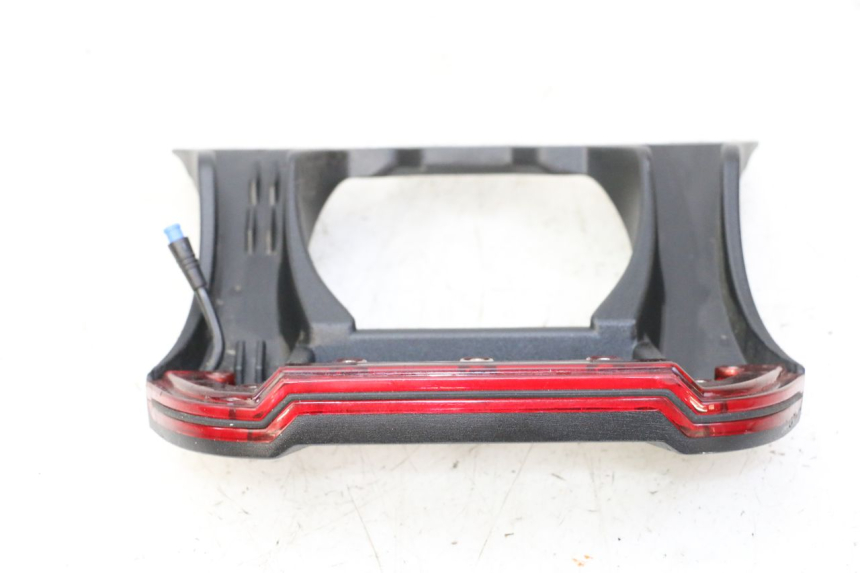 photo de FEU ARRIERE DUALTRON VICTOR LIMITED 1