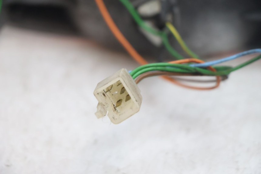 photo de FEU ARRIERE PEUGEOT VIVACITY 50 (1998 - 2003) - Points de fixation