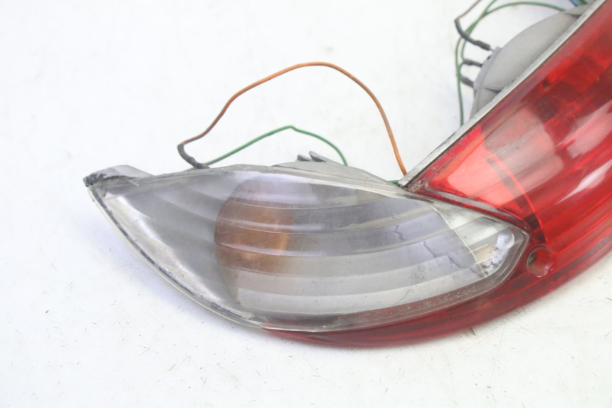 photo de FEU ARRIERE PEUGEOT VIVACITY 100 (1999 - 2008) - Zoom état d’usage