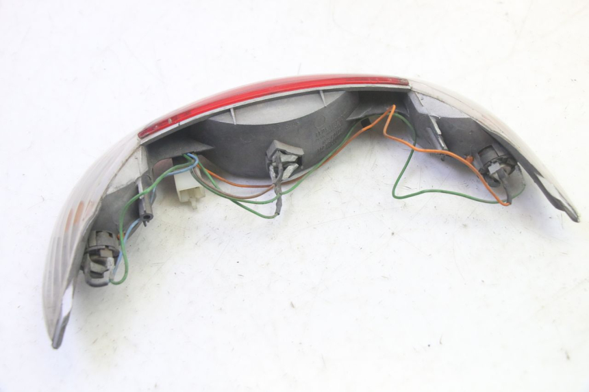 photo de FEU ARRIERE PEUGEOT VIVACITY 100 (1999 - 2008) - Gros plan technique