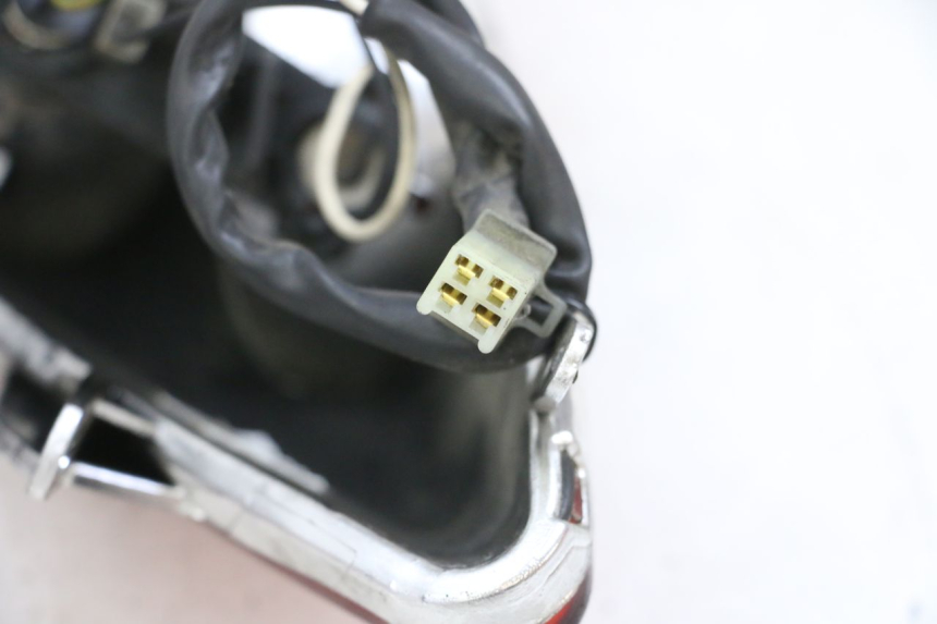 photo de FEU ARRIERE YAMAHA XMAX X-MAX 125 (2006 - 2009) - Points de fixation