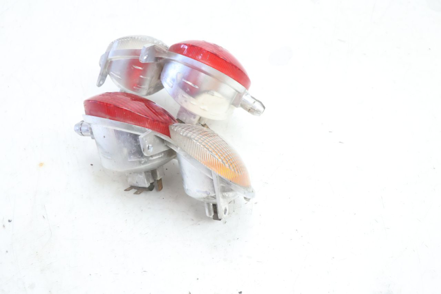 photo de FEU ARRIERE YAMAHA YP MAJESTY 125 (2007 - 2010) - Autre angle de vue