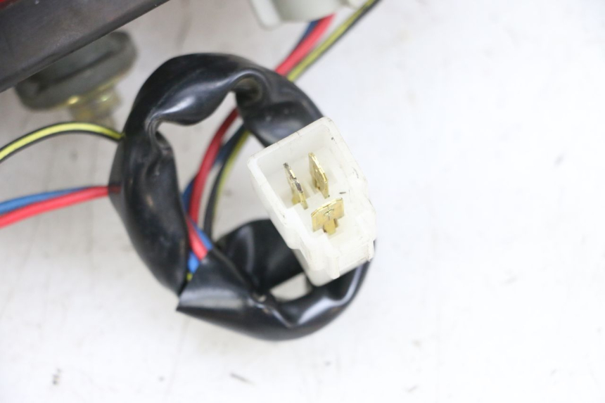 photo de FEU ARRIERE KAWASAKI ZR 7 750 (1999 - 2001) - Gros plan technique