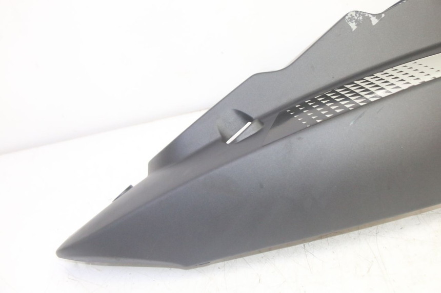 photo de FLANC ARRIERE DROIT KYMCO AGILITY 4T 50 (2018 - 2022) - Détail de la pièce