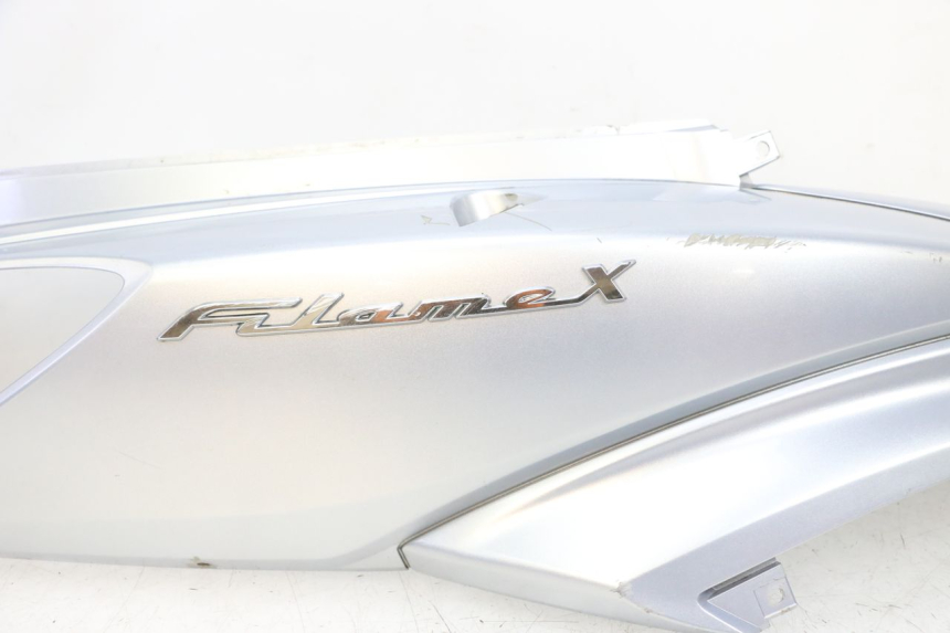 photo de FLANC ARRIERE DROIT MBK FLAME X 125 (2007 - 2016) - Photo complémentaire