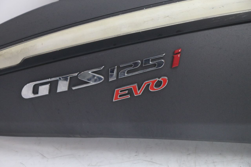 photo de FLANC ARRIERE DROIT SYM GTS EVO 125 (2009 - 2013) - Zoom état d’usage