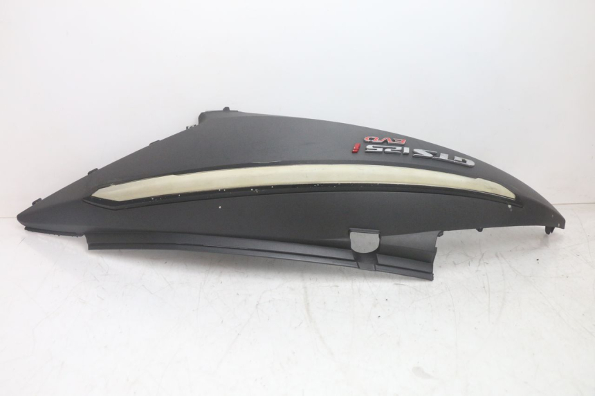 photo de FLANC ARRIERE DROIT SYM GTS EVO 125 (2009 - 2013) - Gros plan technique