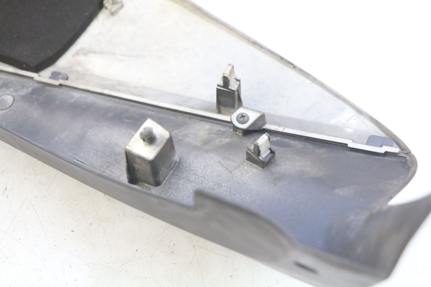 photo de FLANC ARRIERE DROIT HONDA FJS SILVERWING SILVER WING 400 (2009 - 2016)