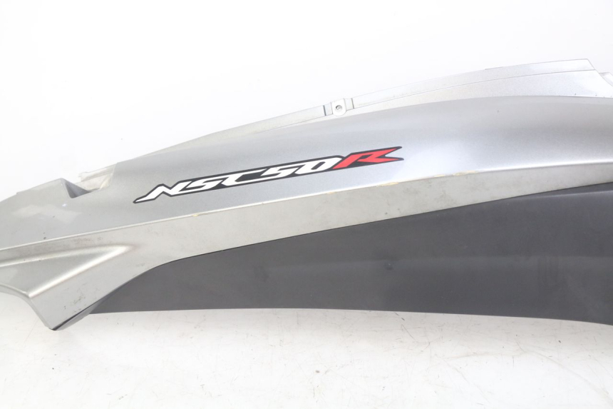 photo de FLANC ARRIERE DROIT HONDA VISION NSC R 50 (2013 - 2015)