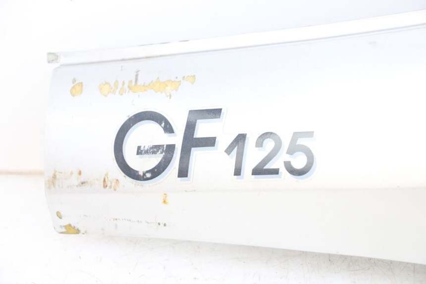 photo de FLANC ARRIERE DROIT HYOSUNG GF 125 (2001 - 2005)