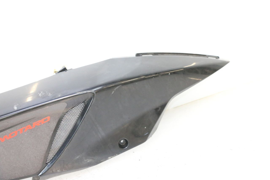 photo de FLANC ARRIERE DROIT APRILIA SR MOTARD 50 (2012 - 2018) - Zoom état d’usage