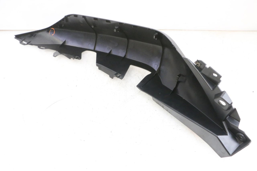 photo de FLANC ARRIERE DROIT YAMAHA TRICITY 300 (2020 - 2024) - Points de fixation