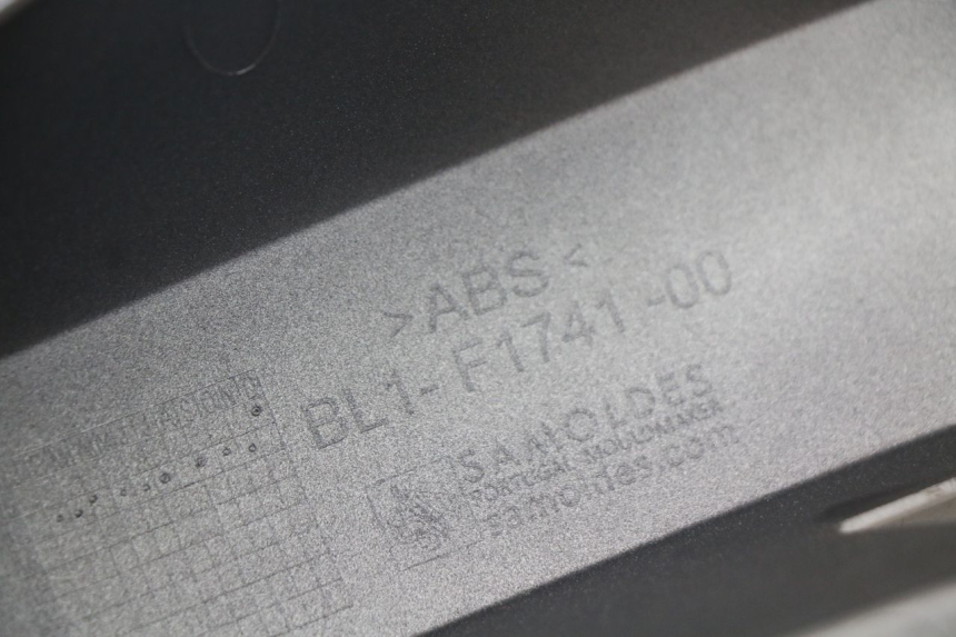 photo de FLANC ARRIERE DROIT YAMAHA XMAX X-MAX ABS 125 (2017 - 2020)