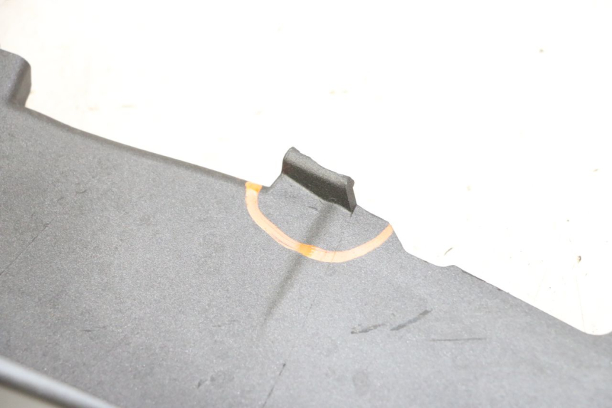 photo de FLANC ARRIERE DROIT YAMAHA XMAX X-MAX 125 (2021 - 2025) - Gros plan technique