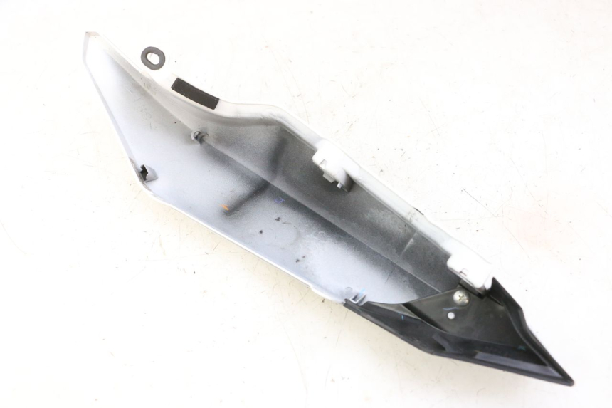 photo de FLANC ARRIERE DROIT YAMAHA XJ6 ABS 600 (2008 - 2016)