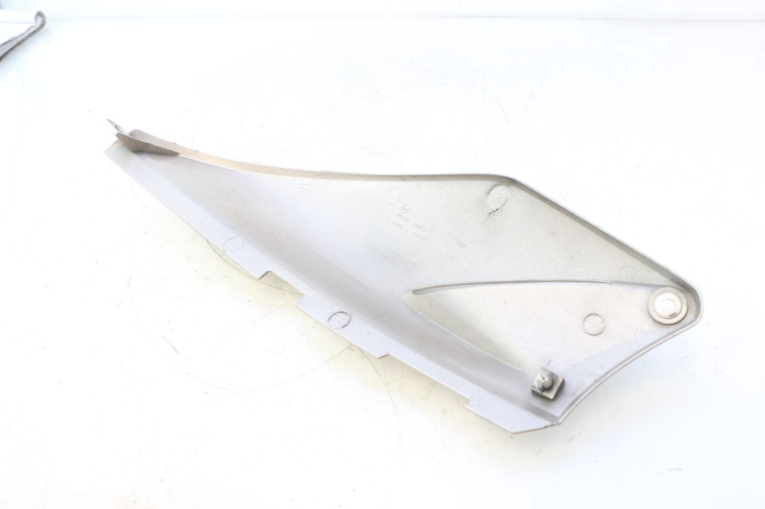 photo de FLANC ARRIERE DROIT HONDA XLV VARADERO 125 (2007 - 2012) - Points de fixation
