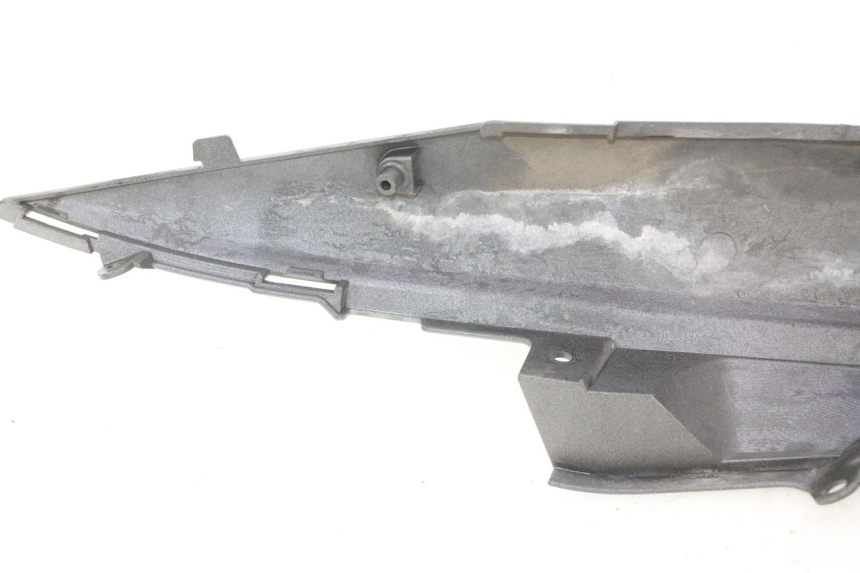 photo de FLANC ARRIERE GAUCHE SUZUKI BURGMAN 125 (2007 - 2014) - Points de fixation