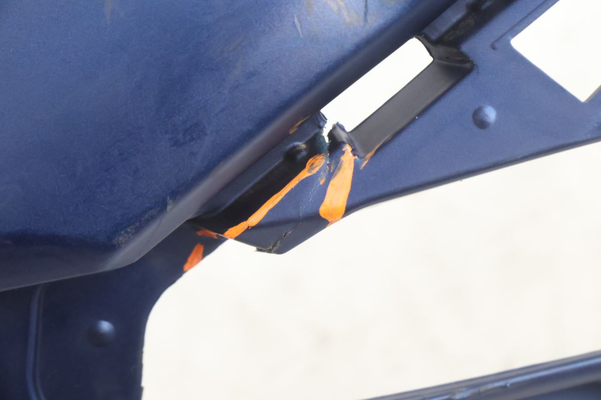 photo de FLANC ARRIERE GAUCHE YAMAHA N-MAX NMAX 125 (2021 - 2024) - Points de fixation