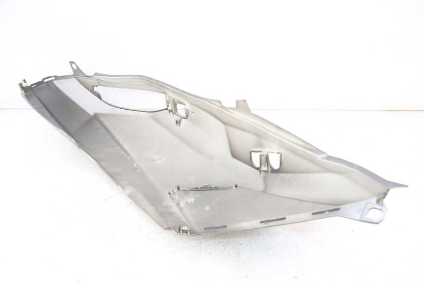 photo de FLANC ARRIERE GAUCHE PEUGEOT SATELIS 125 (2013 - 2018) - Points de fixation