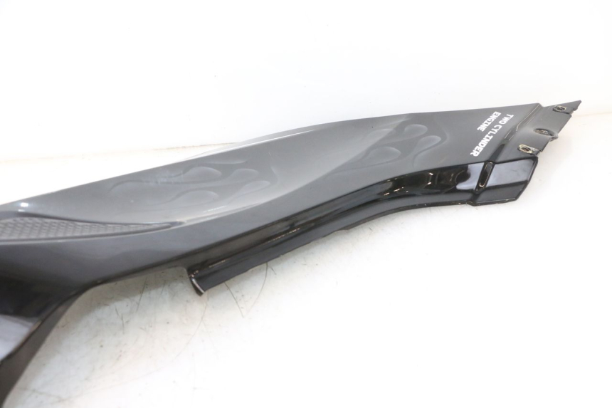 photo de FLANC ARRIERE GAUCHE CAN-AM SPYDER RS 1000 (2008 - 2012) - Détails caractéristiques