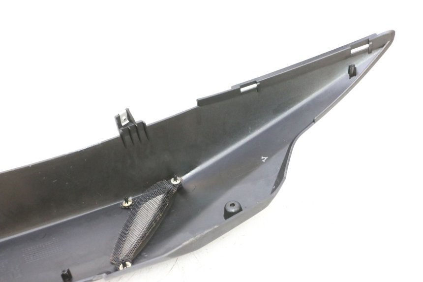 photo de FLANC ARRIERE GAUCHE APRILIA SR MOTARD 50 (2012 - 2018) - Marquages et références