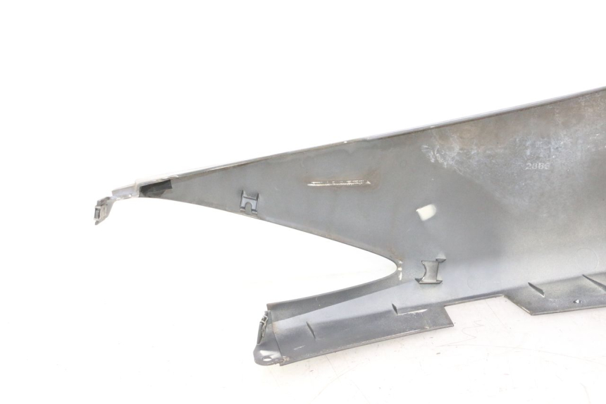 photo de FLANC ARRIERE GAUCHE YAMAHA X-MAX XMAX 125 (2010 - 2013) - Points de fixation
