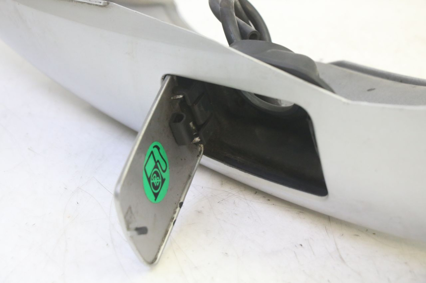 photo de FLANC ARRIERE GAUCHE YAMAHA YP MAJESTY 125 (2002 - 2006) - Vue d’ensemble