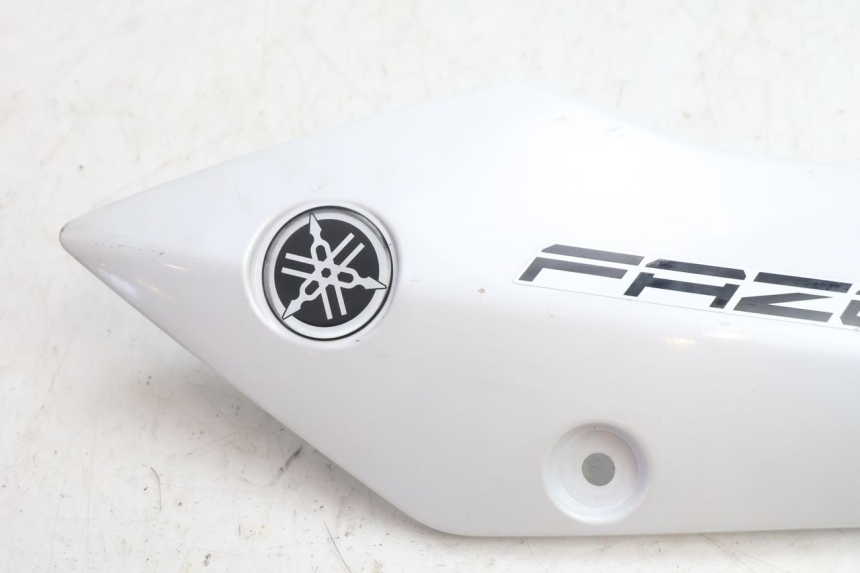 photo de FLANC LATERAL AVANT DROIT YAMAHA FZ8 800 (2010 - 2016) - Détail de la pièce
