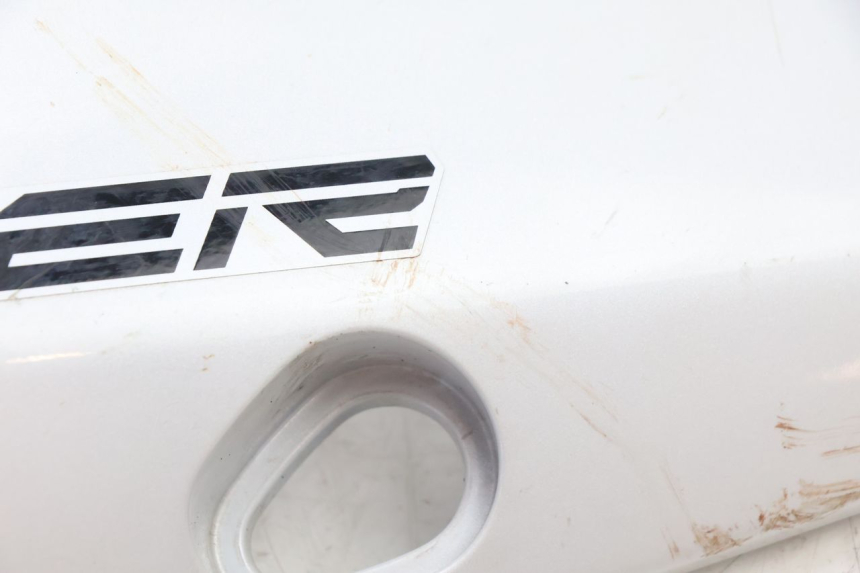 photo de FLANC LATERAL AVANT DROIT YAMAHA FZ8 800 (2010 - 2016) - Gros plan technique