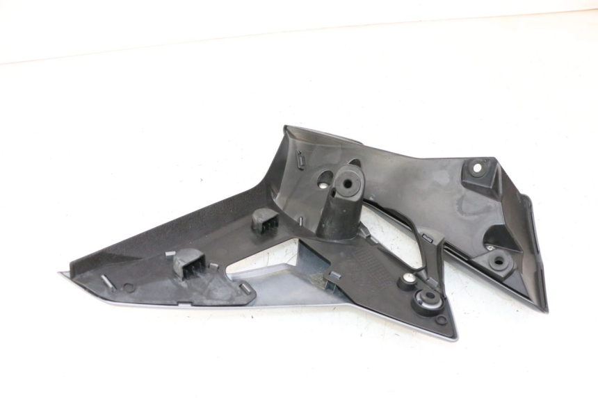 photo de FLANC LATERAL AVANT DROIT SUZUKI GSR 750 (2011 - 2017)
