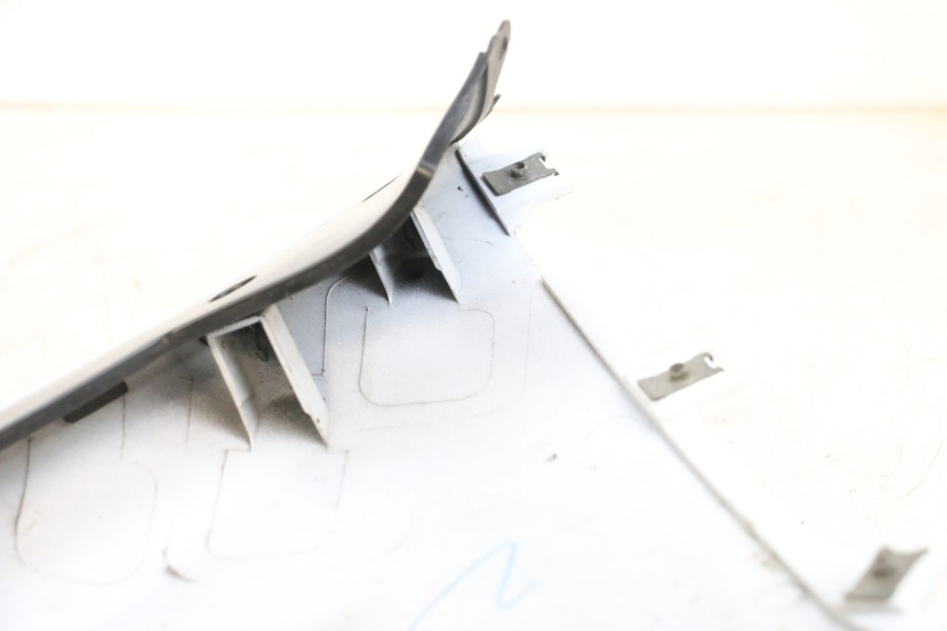 photo de FLANC LATERAL AVANT DROIT SUZUKI GSXR GSX-R 1000 (2003 - 2004) - Points de fixation