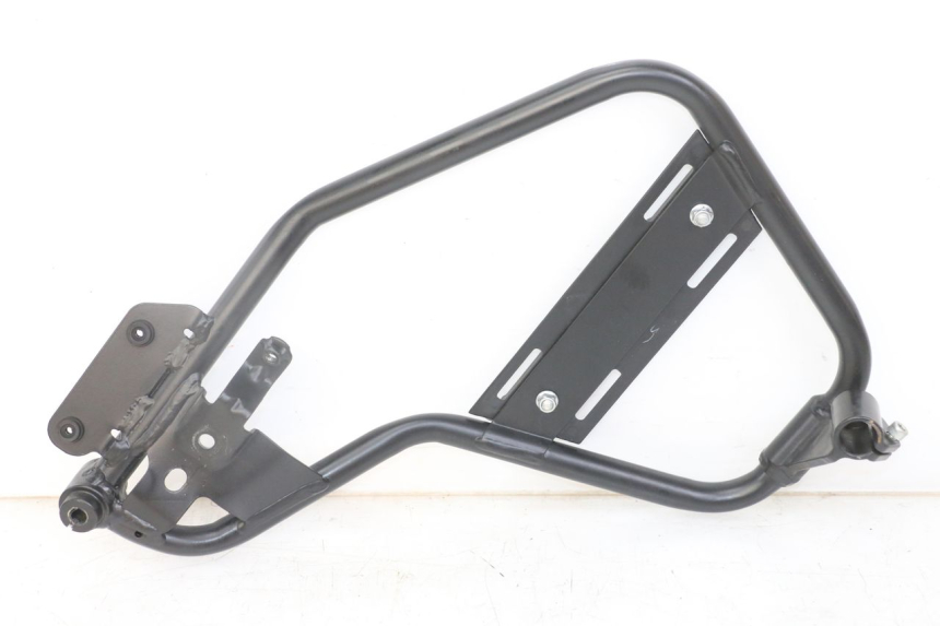 photo de FLANC LATERAL AVANT DROIT ROYAL ENFIELD HYMALAYAN 410 (2016 - 2023) - Gros plan technique