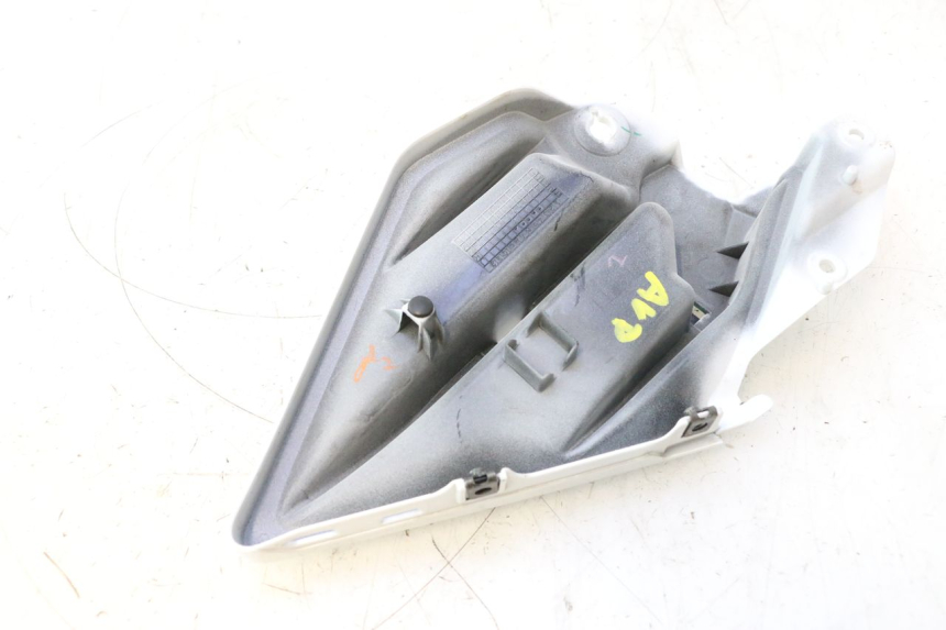 photo de FLANC LATERAL AVANT DROIT INFERIEUR YAMAHA FZ8 800 (2010 - 2016) - Autre angle de vue