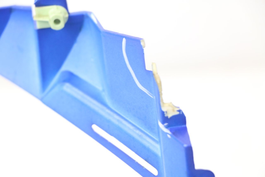 photo de FLANC LATERAL AVANT DROIT PEUGEOT JET FORCE CARBU 50 (2003 - 2016) - Détail de la pièce