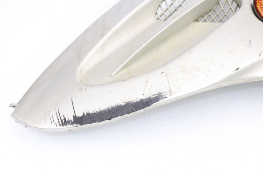 photo de FLANC LATERAL AVANT DROIT KYMCO COBRA 100 (1998 - 2003) - Gros plan technique