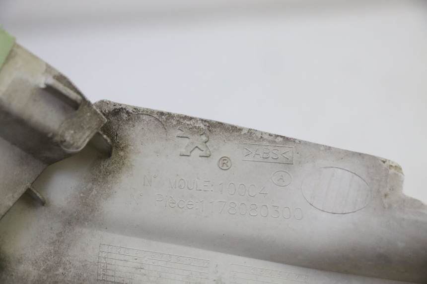 photo de FLANC LATERAL AVANT DROIT PEUGEOT SATELIS 125 (2010 - 2012)