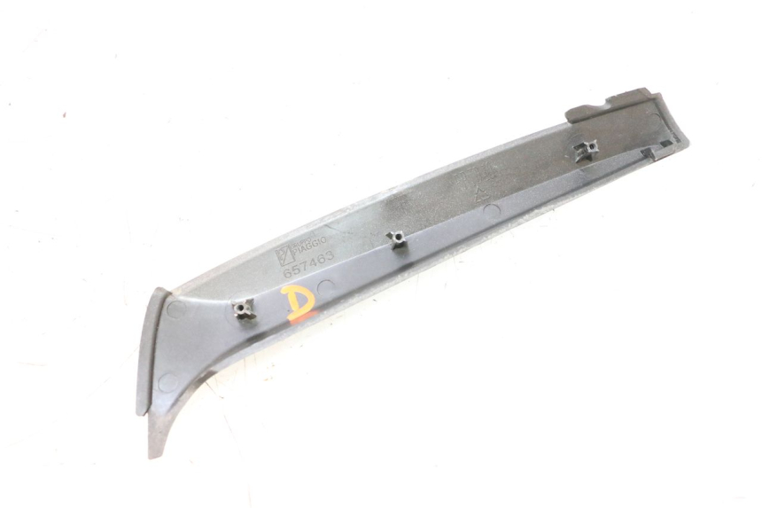 photo de FLANC LATERAL AVANT DROIT APRILIA SR MOTARD 50 (2012 - 2018) - Autre angle de vue