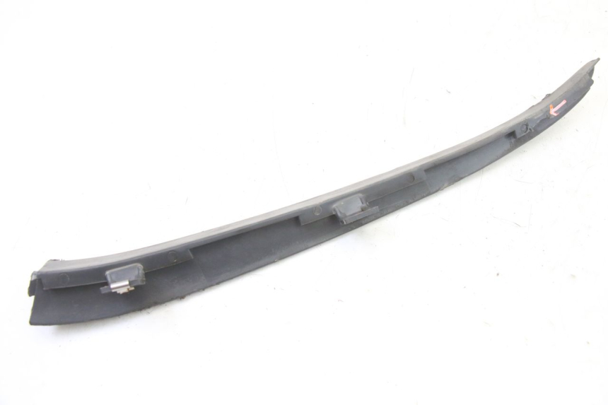 photo de FLANC LATERAL AVANT DROIT PIAGGIO SUPER LX 125 (2000 - 2003)