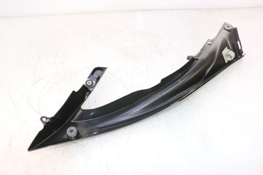 photo de FLANC LATERAL AVANT DROIT SUPERIEUR YAMAHA YZF R6 600 (2008 - 2009) - Détails caractéristiques