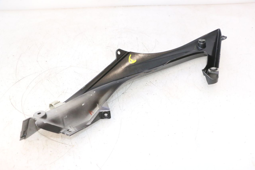 photo de FLANC LATERAL AVANT DROIT SUPERIEUR YAMAHA YZF R6 600 (2008 - 2009) - Marquages et références