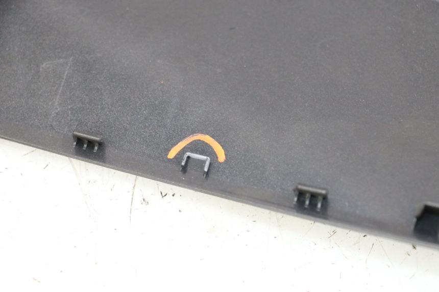 photo de FLANC LATERAL AVANT DROIT YAMAHA XMAX X-MAX 125 (2021 - 2025) - Autre angle de vue