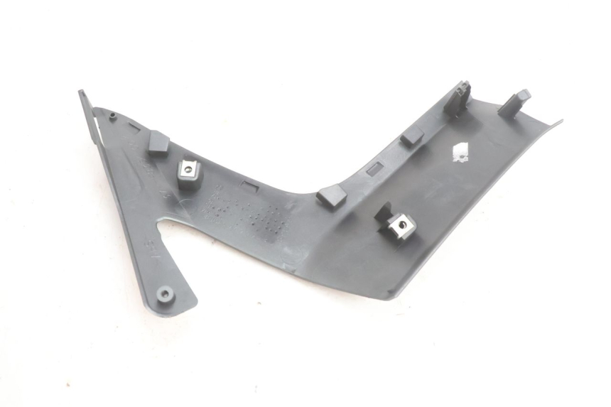 photo de FLANC LATERAL AVANT DROIT YAMAHA X-MAX XMAX 125 (2010 - 2013) - Gros plan technique