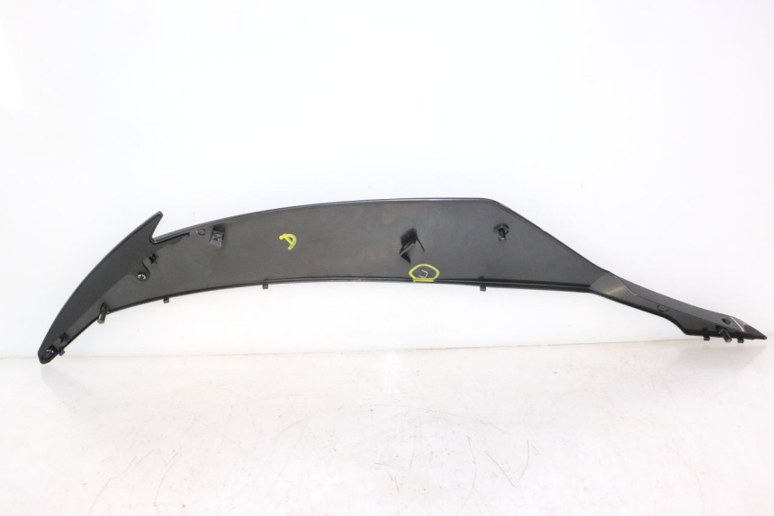 photo de FLANC LATERAL AVANT DROIT YAMAHA YZF R6 600 (2008 - 2009) - Gros plan technique