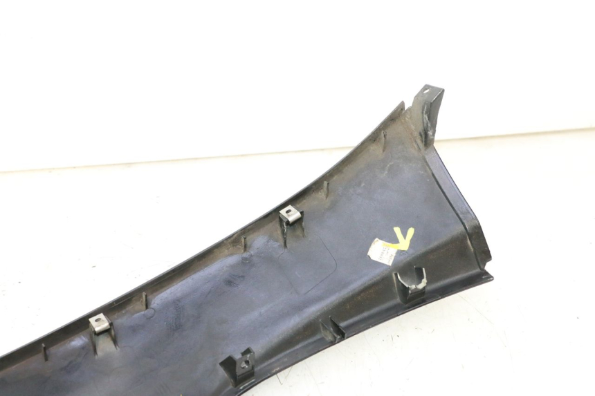 photo de FLANC LATERAL AVANT GAUCHE APRILIA ATLANTIC S 125 (2010 - 2013) - Vue rapprochée