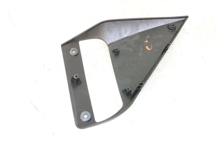 photo de FLANC LATERAL AVANT GAUCHE GILERA NEXUS 300 (2008 - 2013)