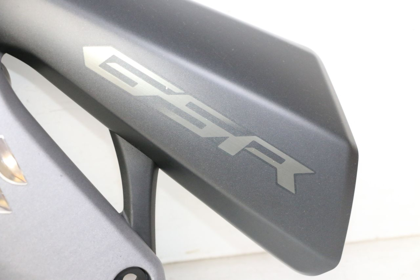 photo de FLANC LATERAL AVANT GAUCHE SUZUKI GSR 750 (2011 - 2017)