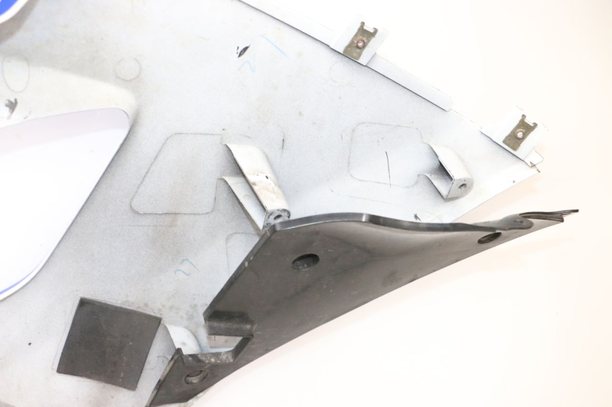 photo de FLANC LATERAL AVANT GAUCHE SUZUKI GSXR GSX-R 1000 (2003 - 2004) - Gros plan technique