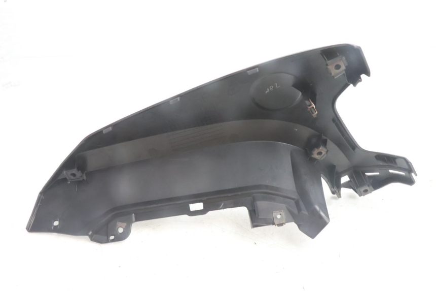 photo de FLANC LATERAL AVANT GAUCHE INFERIEUR YAMAHA N-MAX NMAX 125 (2021 - 2024) - Points de fixation